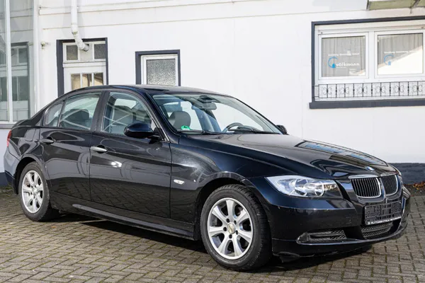 معرفی کلی BMW 320i (E90)