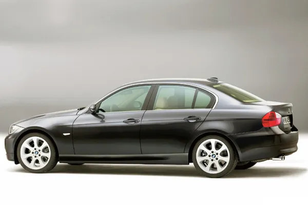 مزایا BMW 330i E90